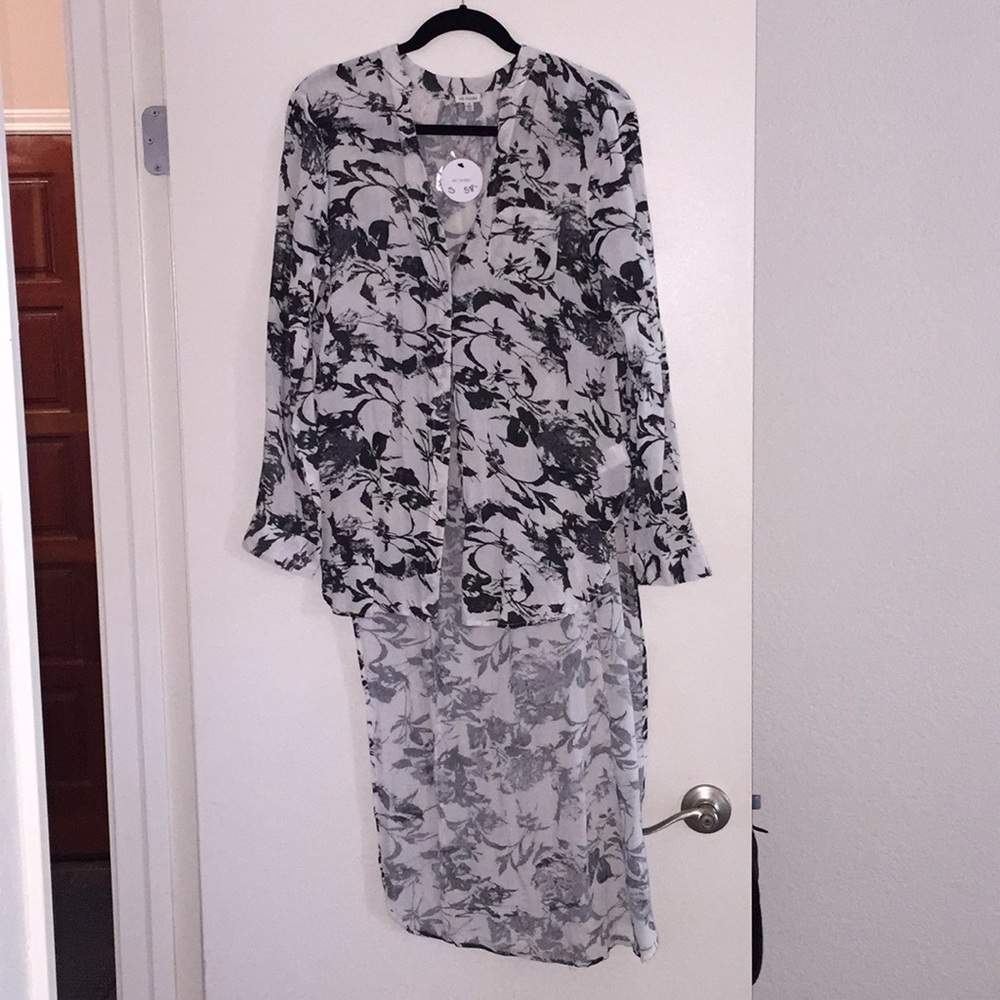 NWT Flowing floral blouse